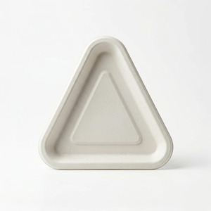 Assiette jetable triangulaire en pulpe moulée, la plus demandée, biodégradable, en fibres naturelles, pour collations et repas - Product Image 1