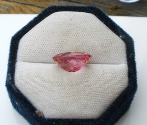 Quartz rose créé en laboratoire, taille ovale, gemme facettée lâche avec jeu de couleurs 14x10x8mm 6.5 Ct - Product Image 3