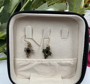 Handmade Black Onyx Flower Design Gold Plated Brass <b>Earrings</b> Vintage Designer Gemstone <b>Hook</b> <b>Earrings</b> for Women - Product Image 4
