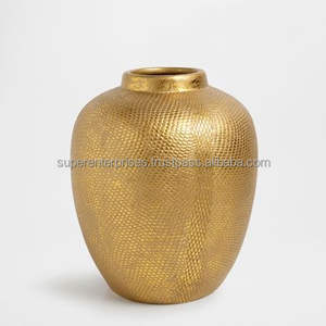 Elegante Florero Metálico para Decoración del Hogar y Presentación Floral Contemporánea - Product Image 3