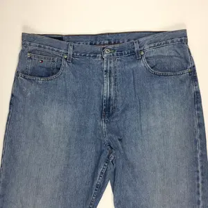 กางเกงยีนส์เดนิมสีฟ้าคุณภาพสูงสำหรับผู้ชาย พร้อมป้ายโลโก้แบบกำหนดเอง |   ทนทาน ระบายอากาศได้ดี และสวมใส่สบาย - Product Image 1