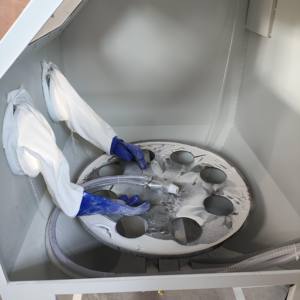 GookiiTech <span class=keywords><strong>Prix</strong></span> d'usine Blaster de sable sans poussière Bottes de <span class=keywords><strong>sablage</strong></span> Trémie Manuellement Roue <span class=keywords><strong>Jante</strong></span> Sableuse - Product Image 4