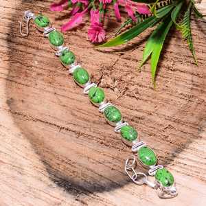 Bracelet en agate verte perlée, bracelet infini en argent fait main, bijou minimaliste en pierre verte, cadeau pour elle - Product Image 1