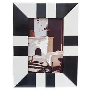 Cadre photo rectangulaire moderne en bois et ossement imprimé motif géométrique bleu et blanc, support de présentation pour la décoration intérieure - Product Image 3