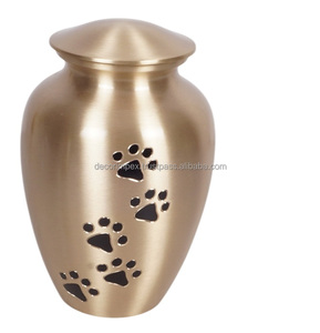 Pet Picture urn Premium Antique Decorative Metal Cremation Urn Memorial Urn Durable with Polished Design at wholesale price - Product Image 2