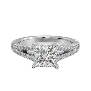 Bague solitaire taille princesse de 1,5 carat, créée en laboratoire, avec sangle fendue entièrement sertie de diamants, aspect diamant, élégante bague de mariage en argent - Product Image 1