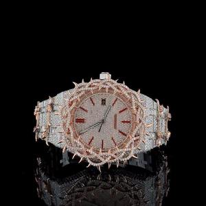 Montre de luxe incrustée de diamants à pointes, 41 mm, analogique à quartz, boîtier rond pour homme, bracelet en alliage, mouvement ETA, fermoir caché - Product Image 1