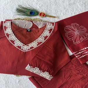 VASTRA COTTAGE Conjunto de Lehenga Rojo Falu de Algodón Puro con Dupatta de Algodón Mul con Estampado a Mano, Bordado y Forro Interior de Algodón Suave - Product Image 4