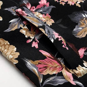 เสื้อแจ็คเก็ตบอมเบอร์ลายดอกไม้สำหรับผู้ชาย คอตั้ง ปิดด้วยซิป สวมใส่สบายๆ ในฤดูใบไม้ผลิ ทรงเข้ารูป แขนปกติ ผลิตจากวัสดุโพลีเอสเตอร์ - Product Image 4