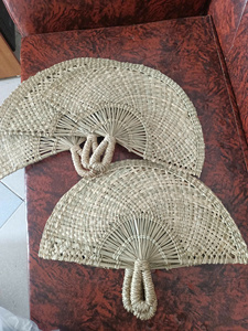 Abanico de mano artesanal bohemio de hierba marina natural para bodas en la playa, recuerdos para eventos, precio de fábrica al por mayor, Vietnam - Product Image 1