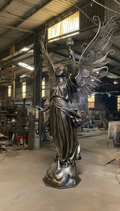 Figurine d'ange en fer forgé avec des ailes colorées tenant une torche, sculpture d'art de collection avec impression UV et design 3D complet - Product Image 6