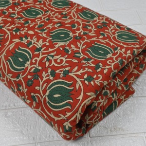 Tela de Algodón Tejida a Mano con Estampado Floral Rojo, Peso Medio, Estilo Kalamkari, para Vestidos Kurti, Decoración del Hogar, Exportación B2B, Venta al Por Mayor - Product Image 2