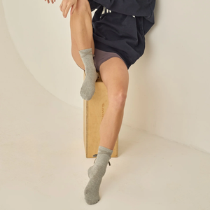 Chaussettes de Pilates de haute qualité pour femme, avec revers, logo personnalisé, antidérapantes, en coton, ajustement confortable, pour Pilates Reformer, Barre, Yoga, avec sangle et nœud - Product Image 3