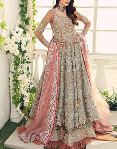 Robe de soirée pakistanaise de créateur pour femmes, tenue élégante pour invitées de mariage, robe de soirée formelle brodée de luxe - Product Image 6