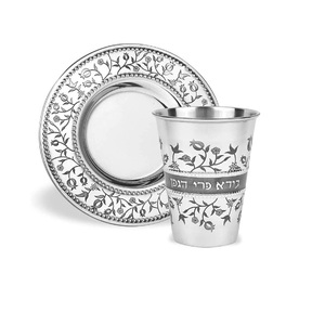 Juego de Copas Kiddush de Acero Inoxidable con Diseño Grabado con Láser, Copa de Vino de 7.5 oz con Diseño de Granadas, Copas para Vino - Product Image 1