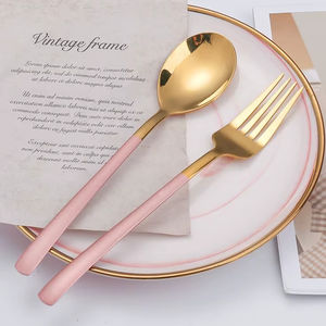 Accueillez des dîners inoubliables avec des couverts et des ustensiles de luxe décoratifs qui attirent l'attention sur chaque table élégante. - Product Image 1