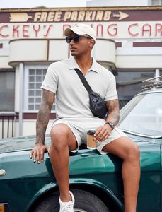 Ensemble 2 pièces d'été pour homme : Polo zippé et short en polyester respirant à motif floral – Tenue décontractée de sport pour l'entraînement, la gym et le jogging - Product Image 4