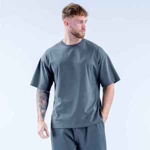 T-shirt gris à manches courtes et col rond pour homme, coupe classique, décontracté, en jersey tricoté uni, design simple - Product Image 4
