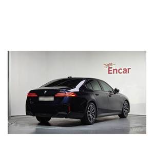 BMW Serie 5 520i M Sport 2023 con Caja de Cambios Automática, Volante a la Izquierda, Asientos de Cuero, Cámara Trasera, 38,667 km - Product Image 2