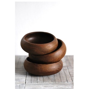 Ensemble de bols en bois faits à la main, sculptés en bois naturel, pour servir des salades - Product Image 1