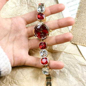 Orologio da Polso da Donna alla Moda <span class=keywords><strong>e</strong></span> Lussuoso con Bracciale in Cristallo, Elegante Orologio al Quarzo con Design a Cinturino con Grandi Perle di Cristallo - Product Image 4