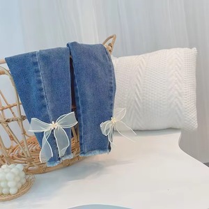 Jean en denim délavé pour filles, coupe droite, décontracté, confortable, durable, avec motif nœuds en spandex et fermeture boutonnée - Product Image 6