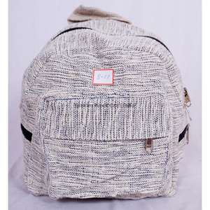 กระเป๋าเป้สะพายหลังทำมือ ขนาดกลาง สำหรับทุกเพศ ผ้าแคนวาส 100% น้ำหนักเบา ความจุ 20 ลิตร ปิดด้วยซิปและหัวเข็มขัด พร้อมโลโก้ช่างฝีมือ เหมาะสำหรับการเดินทาง - Product Image 4