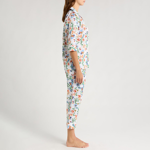 Ensemble de pyjama en coton imprimé floral pour femmes, manches trois quarts, col rabattu, pantalon mi-mollet, coupe régulière, ensemble décontracté pour le printemps - Product Image 3