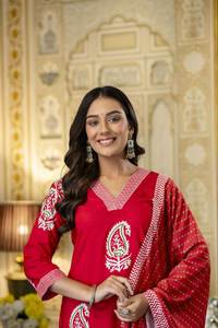 Ordene Ahora Nuevo Diseño de Salwar Kameez con Cuello en V, Estilo Casual y para Fiestas, en Viscosa y Rayón con Bordado, para Mujer - Product Image 2