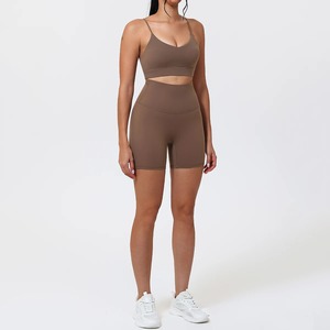 Ensemble de sport deux pièces confortable pour femme Crown Gate International Summer 2Pcs, dos croisé, pour yoga et fitness, avec soutien-gorge intégré - Product Image 5