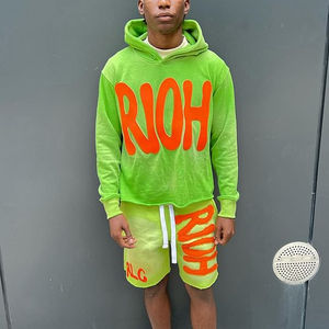 Ensemble deux pièces streetwear personnalisé : T-shirt brodé et short épais, avec impression sérigraphiée et patchs effet usé - Product Image 1