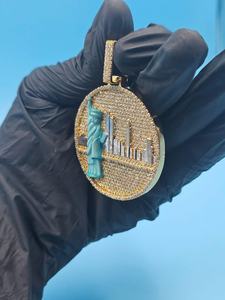 จี้รูปสัญลักษณ์นิวยอร์กประดับเพชรโมอิสซาไนต์ รูปปั้นเทพีเสรีภาพ จี้เหรียญนิวยอร์กซิตี้ สำหรับแร็ปเปอร์ เงินแท้ 925 ชุบทอง - Product Image 3