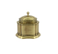 Luxe zilveren geribbelde metalen doos voor gedroogd fruit met opklapbaar deksel, stoombaar, handgemaakt voor premium feestelijke geschenken, elegant.