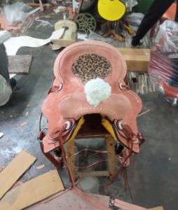 Selle d'équitation Western Pleasure Trail de la meilleure qualité en cuir véritable fait à la main avec siège léopard au prix de gros de haute qualité - Product Image 3