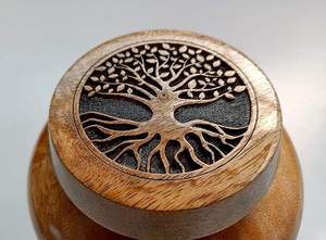 Urna Funeraria Decorativa de Madera con Acabado Mate Suave y Atractivo Diseño Artístico - Product Image 4