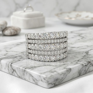 Anillo llamativo de varias filas con engaste de puntas y corte redondo de 3.10 quilates de peso total - Product Image 2