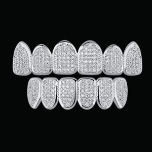 Grillz de Hip Hop Premium Hechos a Mano, Plata 925, Diamantes Moissanite VVS, Cubiertas Dentales de Lujo Personalizadas, Juego Superior e Inferior, de Proveedor Indio - Product Image 1