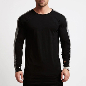 T-shirt sport pour homme à manches longues, col rond, séchage rapide, coupe ajustée, noir avec empiècements gris, en polyester tricoté - Product Image 1