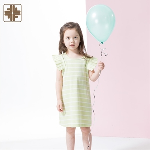 Robes pour filles en coton et RPET fabriquées à Taïwan en vert ou en rouge - Product Image 2