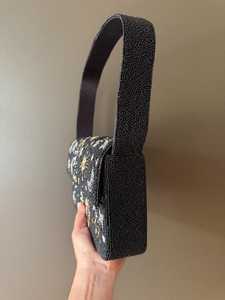 Bolso de mano hecho a mano con cuentas, diseño de luna y estrellas celestiales en negro, bolso de mano bordado para mujer, accesorio, bolso de hombro con cuentas. - Product Image 2