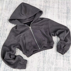 Conjunto de Sudadera Corta con Cremallera Completa y Bolsillos Tipo Canguro de Forro Polar 100% Algodón para Mujer y Pantalones Cortos de Cintura Baja con Efecto Desgastado - ¡Oferta Más Vendida! - Product Image 6
