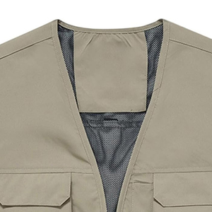Chaleco sin mangas de color liso para hombre, cuello en V, cierre de cremallera, múltiples bolsillos, ropa exterior informal transpirable, ropa de verano beige - Product Image 3
