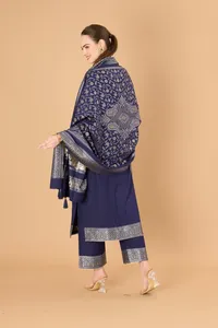 SAFAA Tissu non coupé en laine Acro tissée bleu marine avec étole/dupatta épaisse – Ensemble de vêtements d'hiver pour femme - Product Image 2