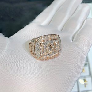 Anillo de cóctel para hombre chapado en rodio con diamantes redondos de talla brillante, engaste pavé, estilo geométrico hip-hop, para uso diario. - Product Image 5