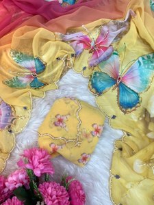 Sari de seda georgette con estampado digital de mariposas, bordado a mano con Khatli, espejos y perlas, y borde con diseño de alas digitales. - Product Image 5
