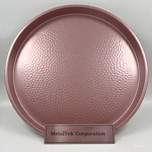 Plateau de service en acier texturé rond de couleur personnalisée plateau cadeau polyvalent et chic décoratif en métal tendance et durable pour la maison moderne - Product Image 2