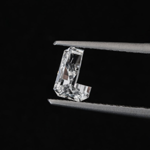 Diamante suelto de 1 quilate con certificación IGI, VVS, cultivado en laboratorio, corte elegante en forma de letra L, para la elaboración de colgantes, al mejor precio. - Product Image 3