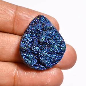 FAIJAN GEMS Cabujón de Druzy de Titanio Azul, Cristal de Cuarzo Natural Curativo, Venta al por Mayor a Granel de Rajasthan para Joyería y Piedras Preciosas - Product Image 1