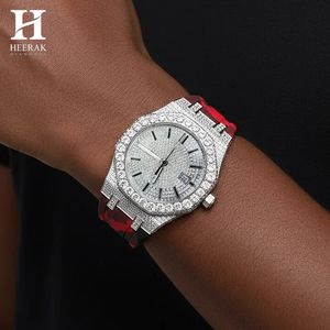 Reloj de Moissanita Personalizado, Plateado, Bisel Redondo Grande, Totalmente Cubierto de Piedras, Correa de Goma con Camuflaje Rojo, Reloj de Pulsera Deportivo de Lujo para Hombre - Product Image 4