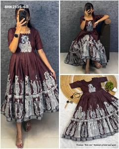 Proveedor de la mejor colección de telas de algodón puro Kota con estampado Kalahasti Kalamkari, mangas hasta el codo y corte maxi acampanado, procedente de la India. - Product Image 3
